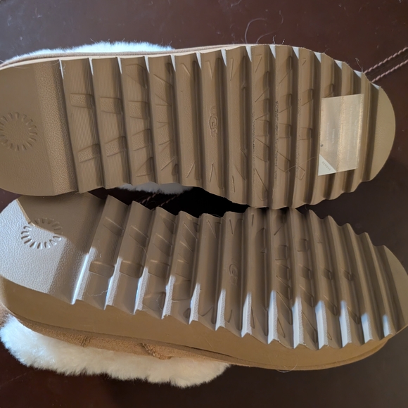 UGG Nita Platform Slipper - Women's, Size 10 - Picture 8 of 8